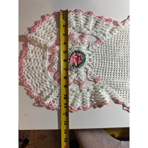 Vintage Crochet Lace Table Runner Raised Variegated Pink Irish Roses handmade - Picture 12 of 13